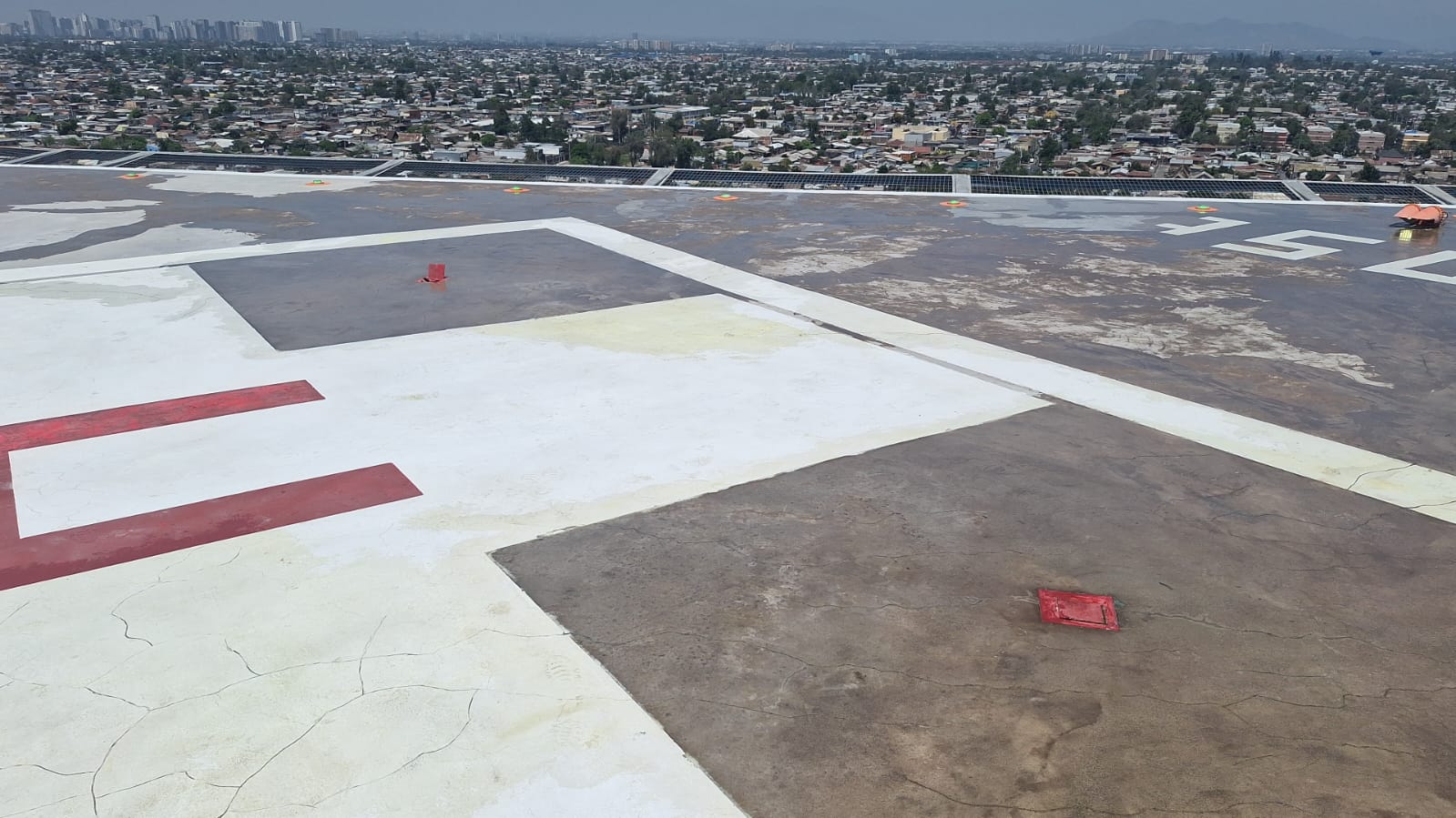 Vista panorámica del helipuerto durante la intervención